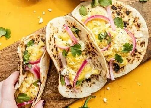Popular item de Hot Mamma's Kitchen: Breakfast Tacos