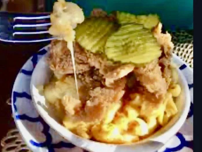Popular item de Hot Mamma's Kitchen: Mashed Potato Bowl con Pollo