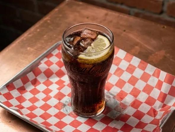 Popular item de Hot Mamma's Kitchen: Coca-Cola Dieta / Zero