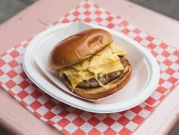 Popular item de Hot Mamma's Kitchen: Sandwich Sausage, Egg and Cheese Sammy