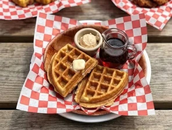 Popular item de Hot Mamma's Kitchen: Simply Waffles
