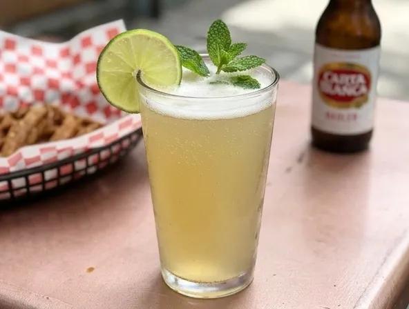 Popular item de Hot Mamma's Kitchen: Radler - Carta Blanca y Limonada (solo para consumir en el local)